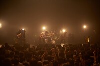 「YANUSHI LIVE TOUR 2025」東京公演の様子。（撮影：今井駿介）