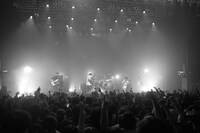 「YANUSHI LIVE TOUR 2025」東京公演の様子。（撮影：今井駿介）