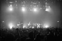 「YANUSHI LIVE TOUR 2025」東京公演の様子。（撮影：今井駿介）