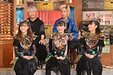 前列がBABYMETAL。後列は左からピエール中野(凛として時雨)、DAIDAI(Paledusk)。
