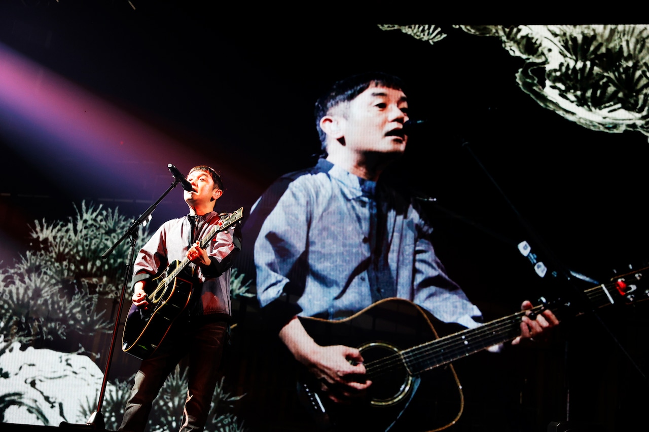 岩沢厚治 - ゆず、25年前と現在が交錯する「トビラ」リバイバルライブ