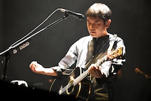 ゆず、25年前と現在が交錯する「トビラ」リバイバルライブ 若かりしゆずとの“戦い”の結末は