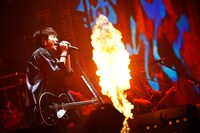 ゆず、25年前と現在が交錯する「トビラ」リバイバルライブ　若かりしゆずとの“戦い”の結末は