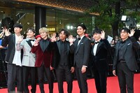 「GENERATIONS:The Documentary」松永太司監督とGENERATIONS。