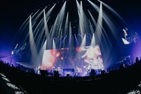 Netflixシリーズ「グラスハート」劇中バンドTENBLANKのファンミーティングの様子。