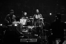 原田郁子（クラムボン）、JC（んoon）が参加したtoeのライブの様子。（Photo by Yoshiharu Ota）