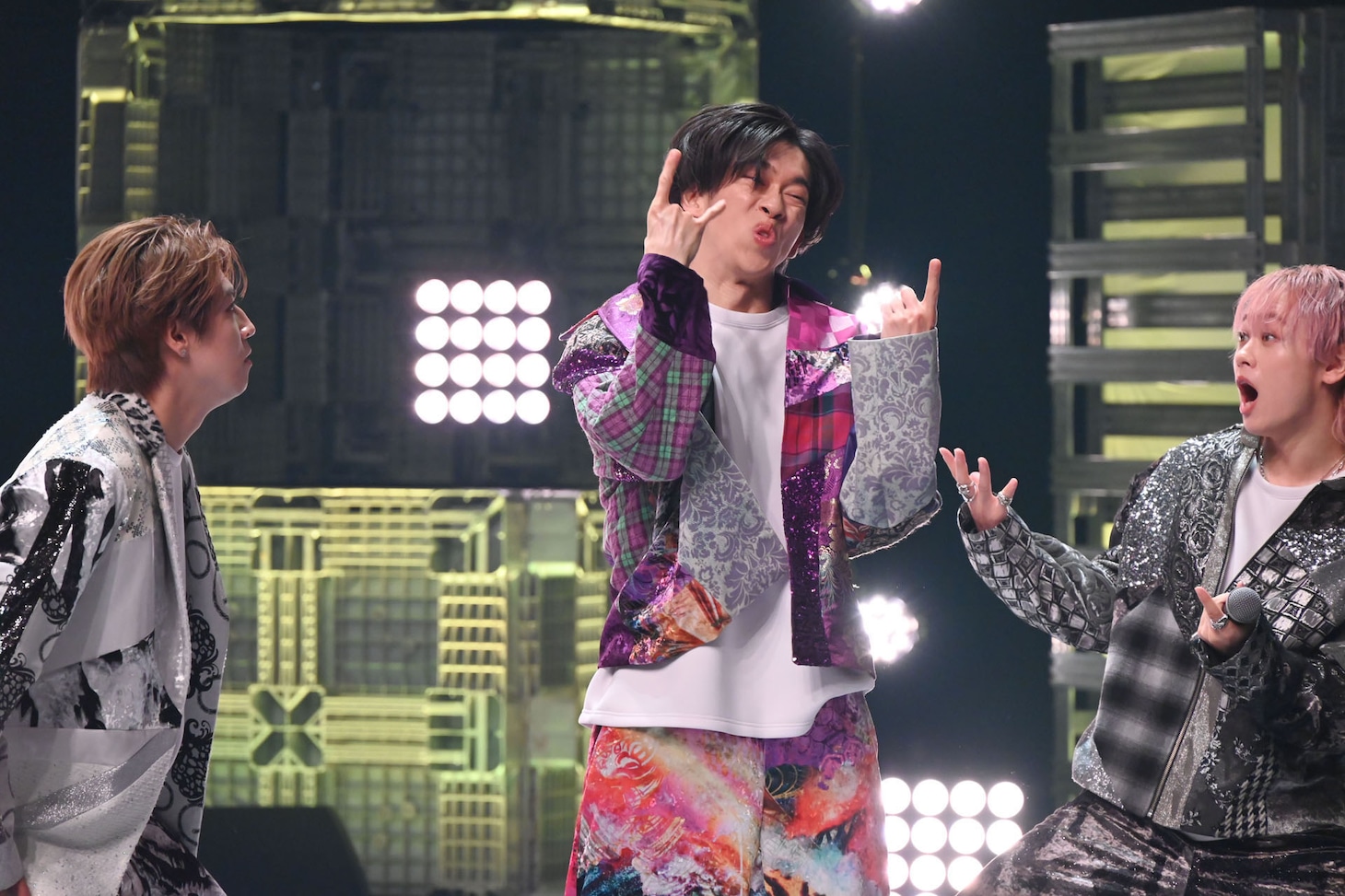 「メタルなかよし」のパフォーマンスの様子。