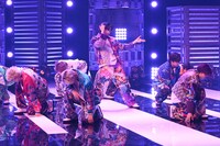 「メタルなかよし」のパフォーマンスの様子。