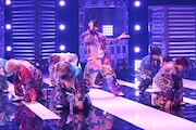 「メタルなかよし」のパフォーマンスの様子。