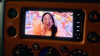 「カーセンサー」の新CM「中古車探し娘。」編より。