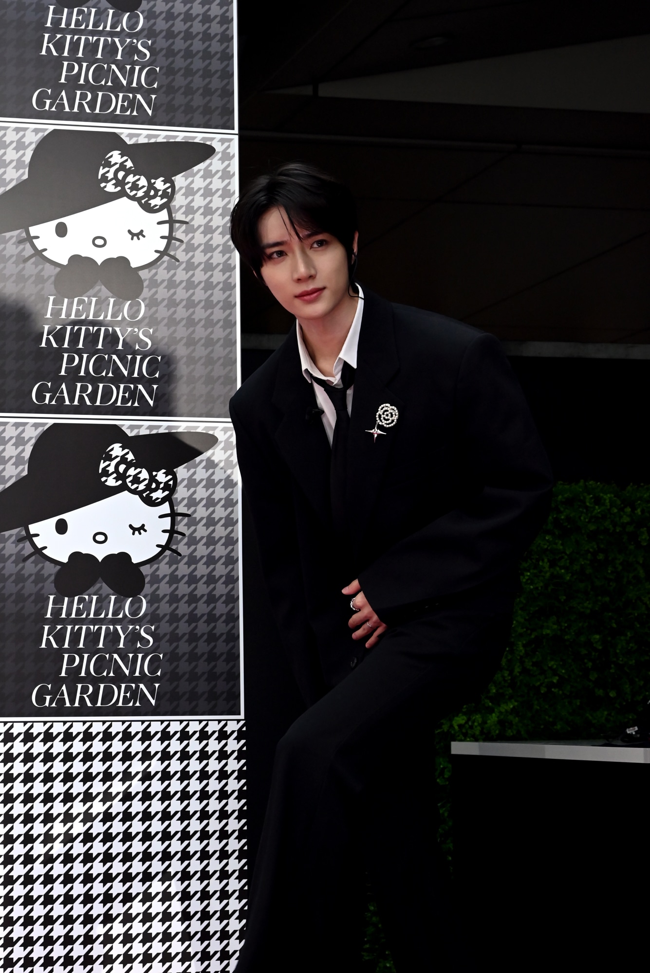 TOMORROW X TOGETHERボムギュがハローキティとなかよしに、“やさしい空間”で仲を深める