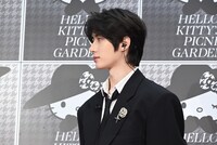 司会の言葉に耳を傾けるBEOMGYU（ボムギュ）。