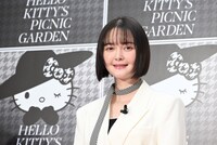 TOMORROW X TOGETHERボムギュがハローキティとなかよしに、“やさしい空間”で仲を深める