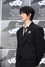 司会の言葉に耳を傾けるBEOMGYU（ボムギュ）。