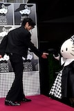 ハローキティをエスコートするBEOMGYU(ボムギュ)。