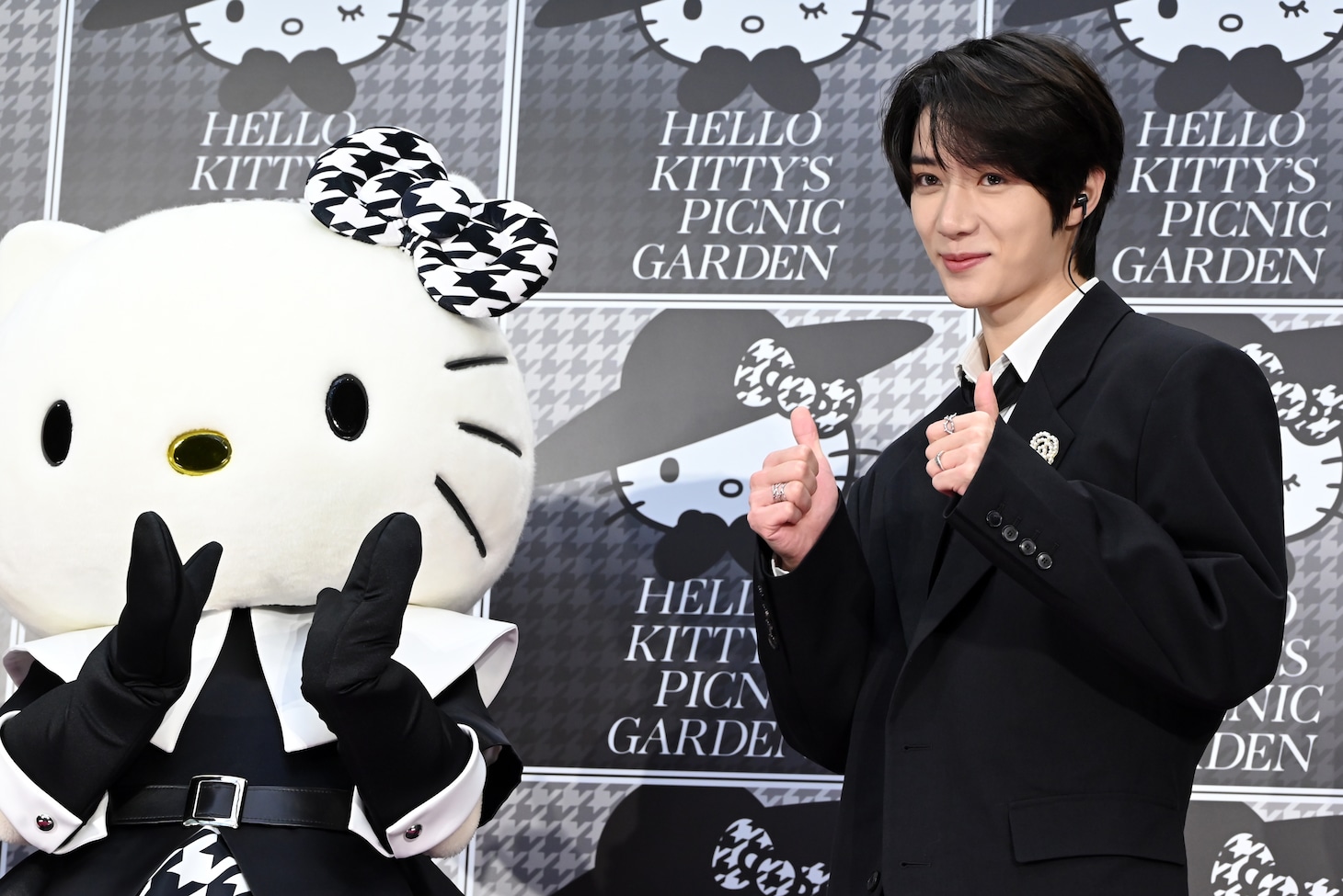 TOMORROW X TOGETHERボムギュがハローキティとなかよしに、“やさしい空間”で仲を深める