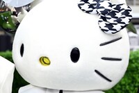 TOMORROW X TOGETHERボムギュがハローキティとなかよしに、“やさしい空間”で仲を深める