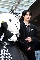 TOMORROW X TOGETHERボムギュがハローキティとなかよしに、“やさしい空間”で仲を深める