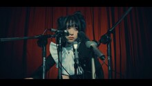 GLIM SPANKY「カメラ アイロニー」ミュージックビデオより。