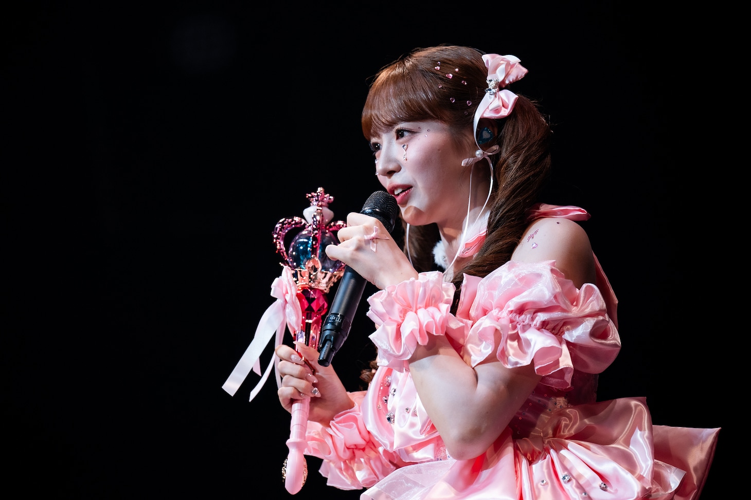 ステッキを手にした中山莉子。