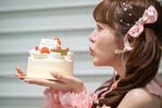 ケーキをもらった中山莉子。