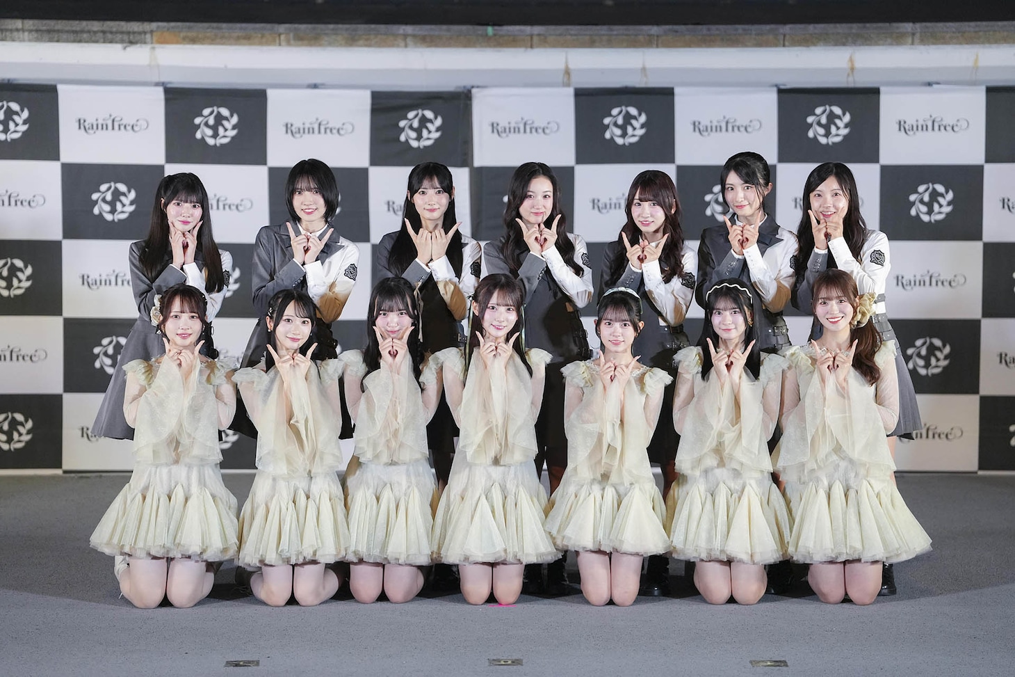 東京・アーバンドックららぽーと豊洲 シーサイドデッキ メインステージでイベントを行ったRain Tree。©OVERSE/KING RECORDS