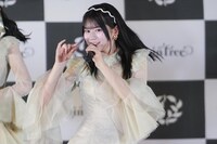 「好きだよとどっちが先に言うのか？」で初のメインメンバー入りを果たした永瀬真梨。©OVERSE/KING RECORDS