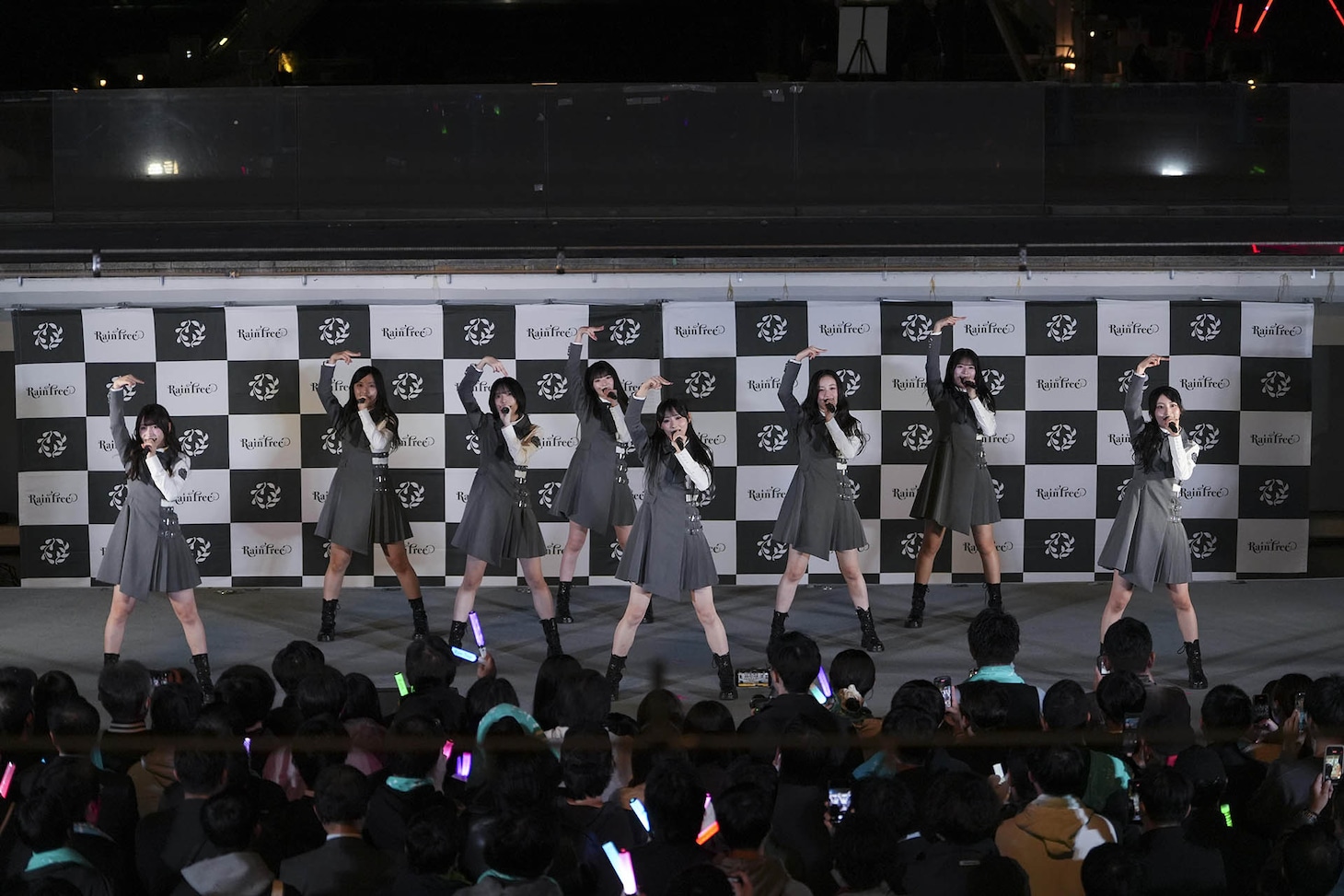 「元気予報」を披露するRain Tree。©OVERSE/KING RECORDS