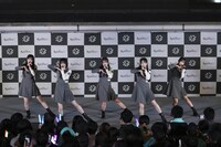 「定点観測」を披露するRain Tree。©OVERSE/KING RECORDS