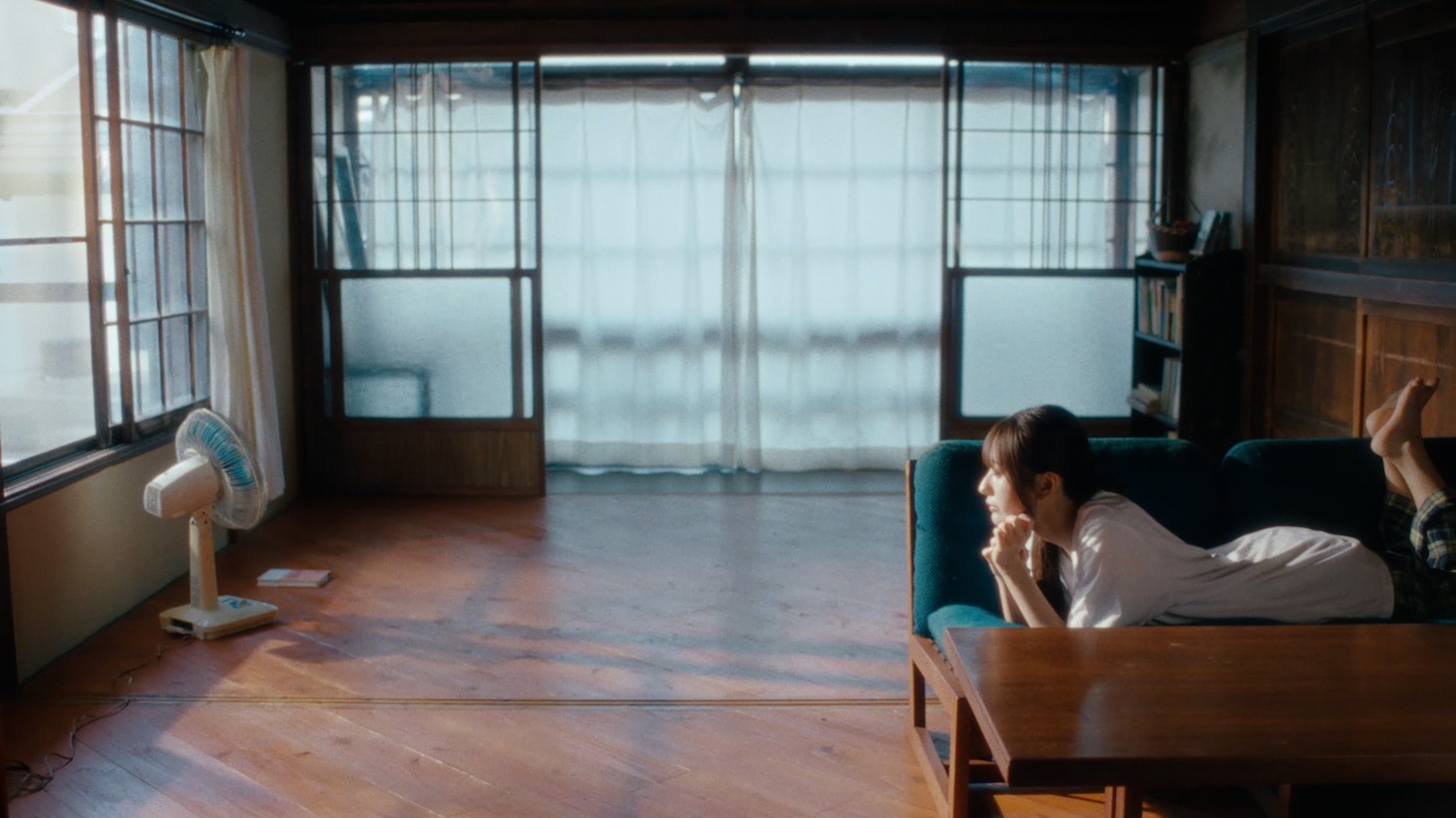 Rain Tree「好きだよとどっちが先に言うのか？」MVより。©OVERSE/KING RECORDS