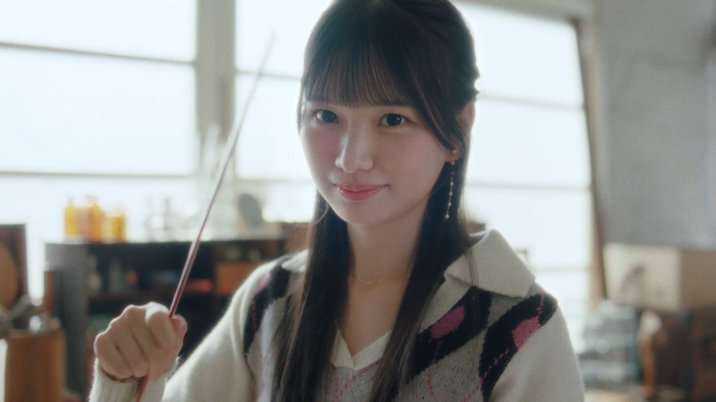 Rain Tree「好きだよとどっちが先に言うのか？」MVより、遠藤莉乃。©OVERSE/KING RECORDS