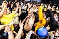 過去の公演からクリトリック・リスのライブの様子。