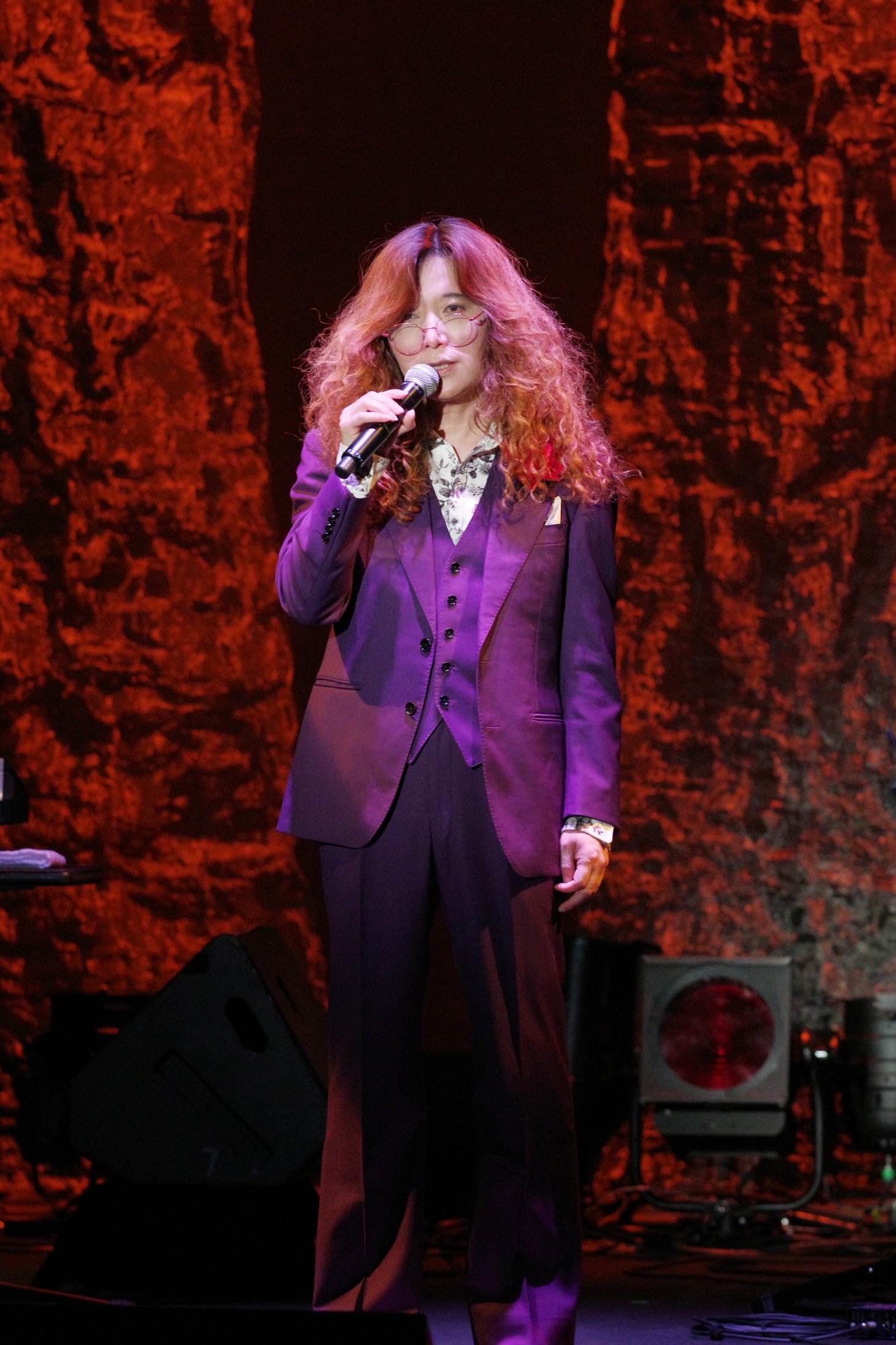 2025年公演よりタブレット純。（撮影：御堂義乗）