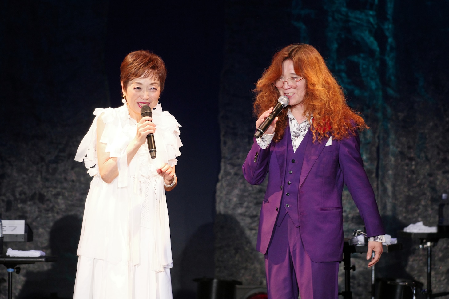 2025年公演よりクミコ、タブレット純。（撮影：御堂義乗）