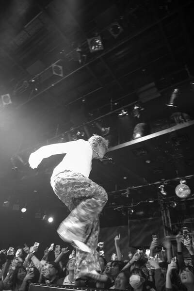 Linna Figg（Vo）（撮影：Hideki Sakamaki）