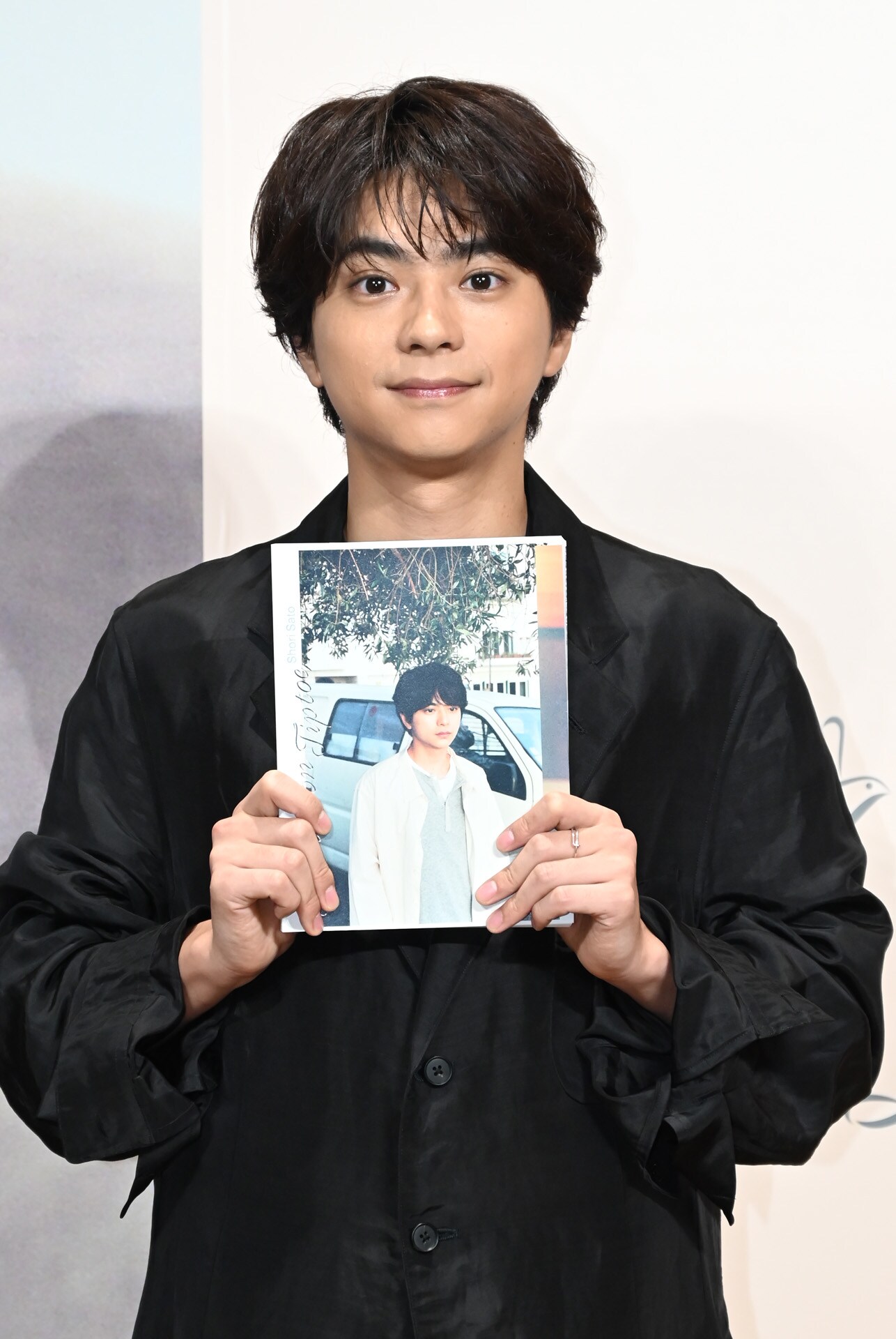 timelesz佐藤勝利、初ソロ写真集「A Bird on Tiptoe」お気に入りは