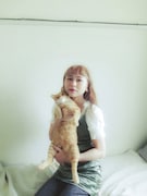 原田美桜（猫戦）と愛猫のCちゃん。