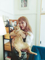 原田美桜（猫戦）と愛猫のCちゃん。