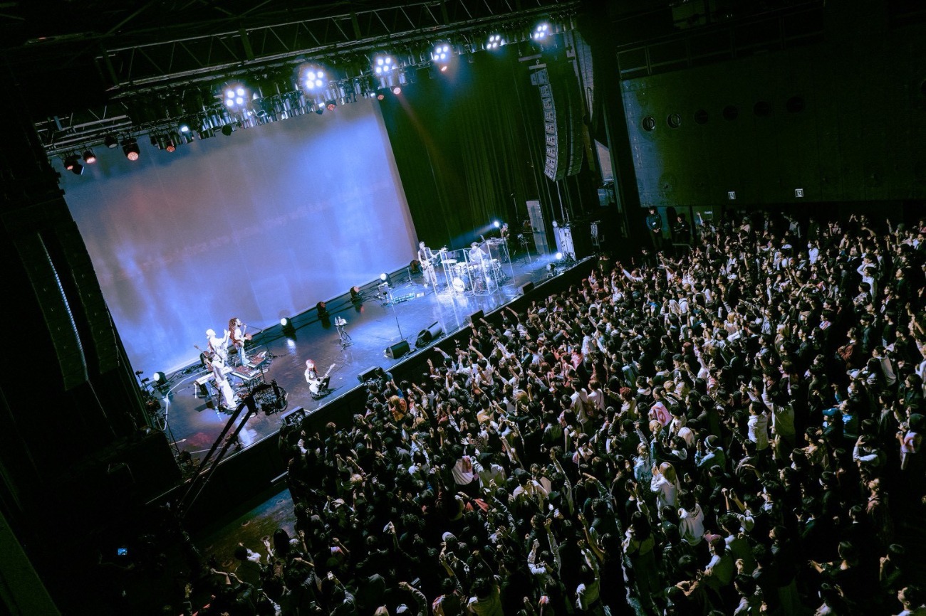 「a子 LIVE TOUR 2025 "Odyssey"」の様子。（Photo by Goku Noguchi）