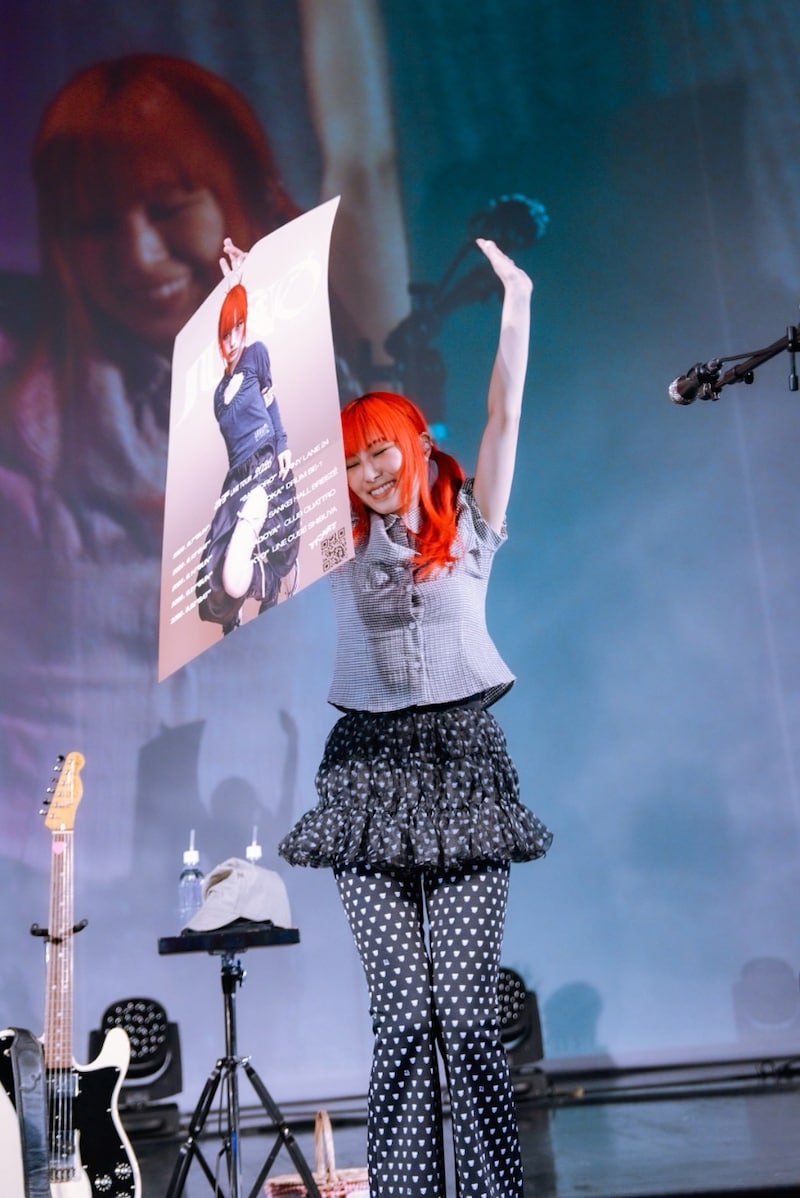 新ツアーをサプライズ発表するa子。(Photo by Goku Noguchi)