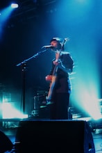 羊文学の初ヨーロッパツアーがロンドンで終了、ソールドアウトの会場で人気曲を続々披露