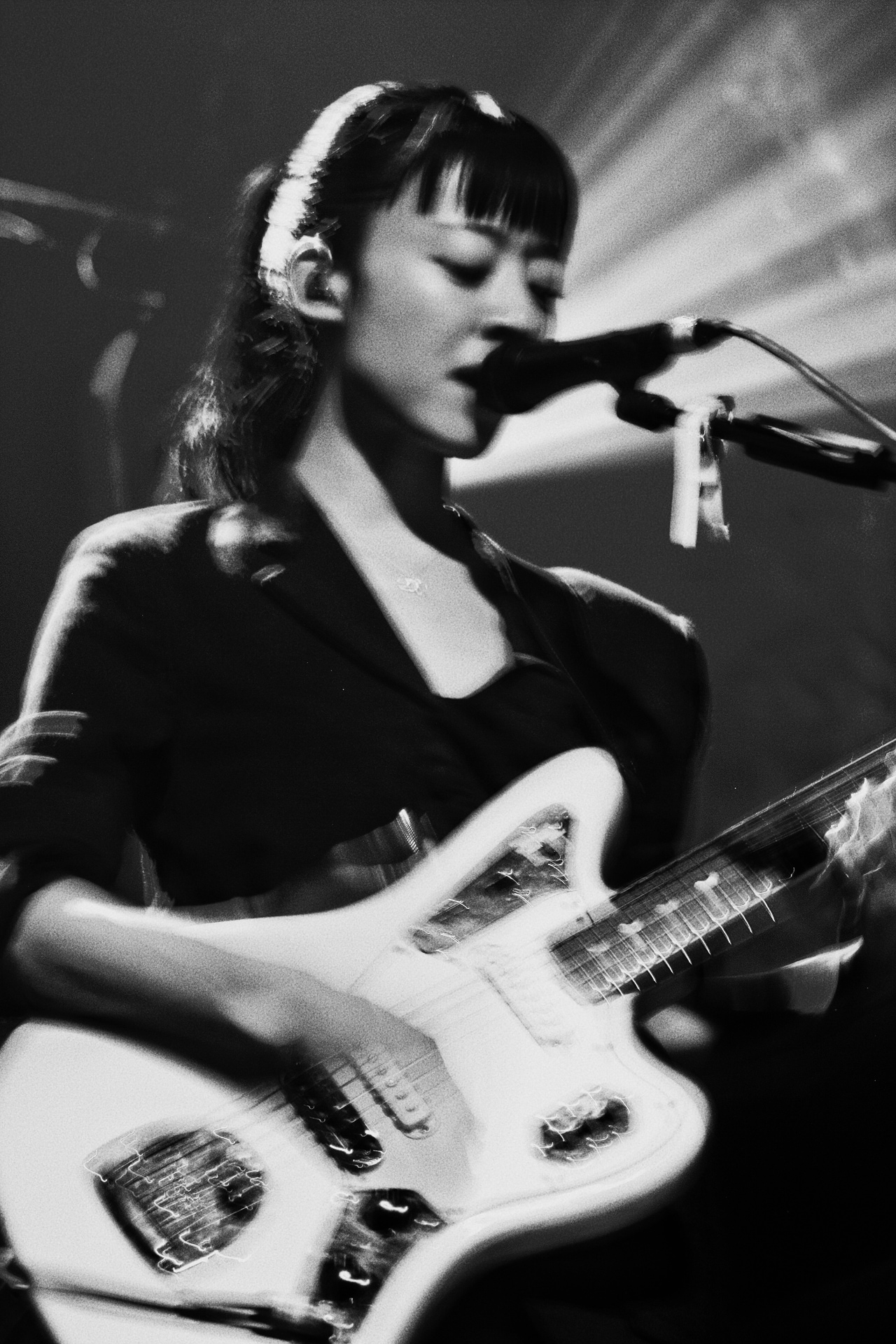 羊文学の初ヨーロッパツアーがロンドンで終了、ソールドアウトの会場で人気曲を続々披露