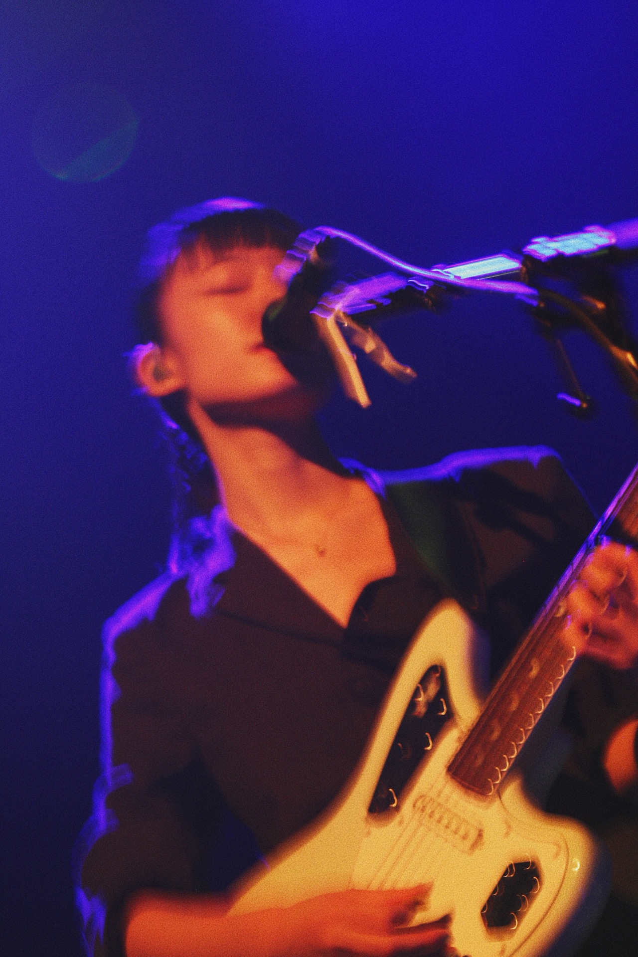 塩塚モエカ（Vo, G）