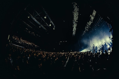 「粗品 全国五大都市ツアー『新世界より』」名古屋公演の様子。（撮影：渡邉一生）