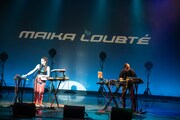 Maika Loubtéのライブより。