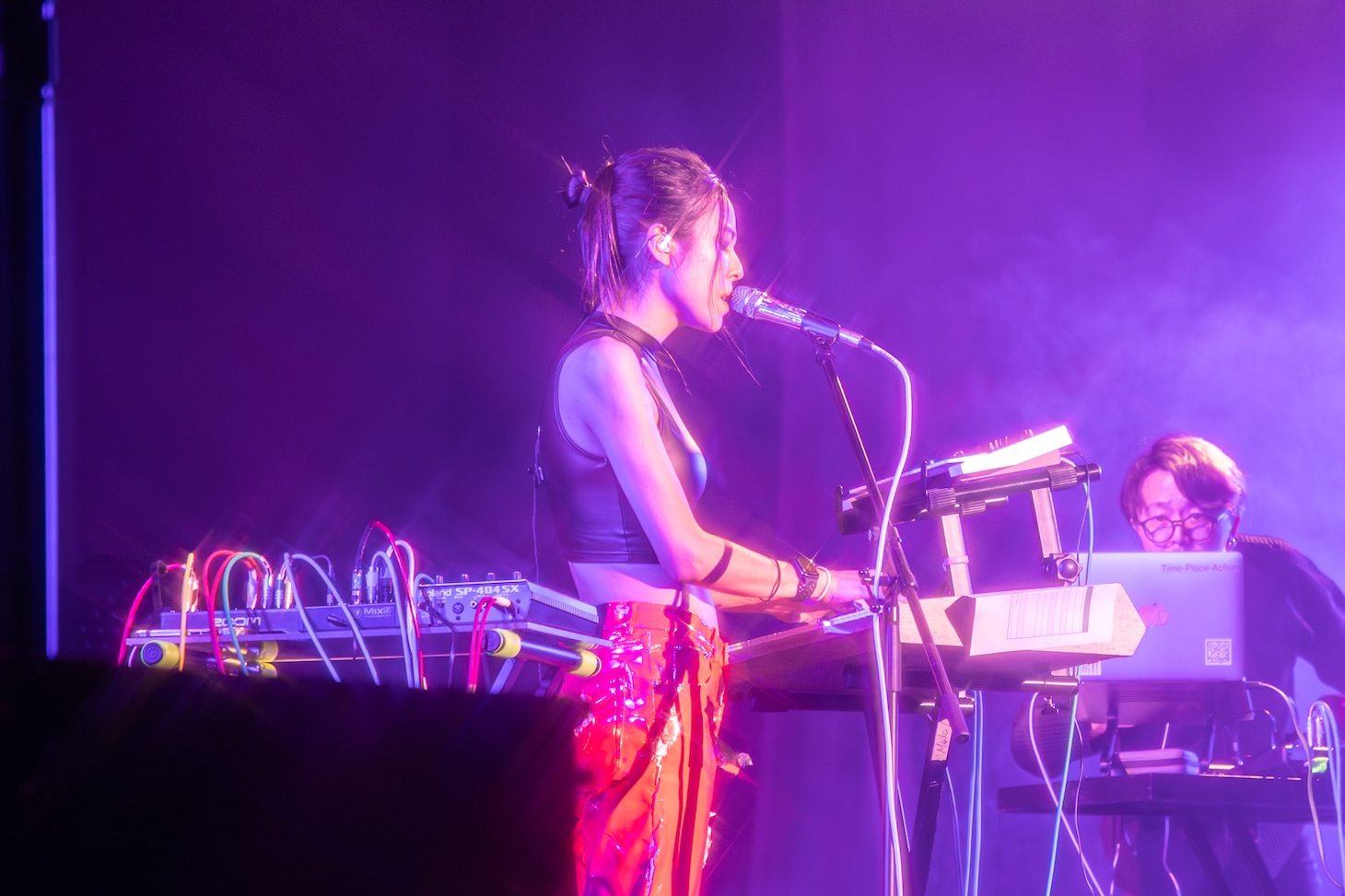 Maika Loubtéのライブより。