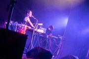 Maika Loubtéのライブより。