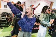 DJ LEGENDオブ伝説 a.k.a. サイプレス上野のライブの様子。