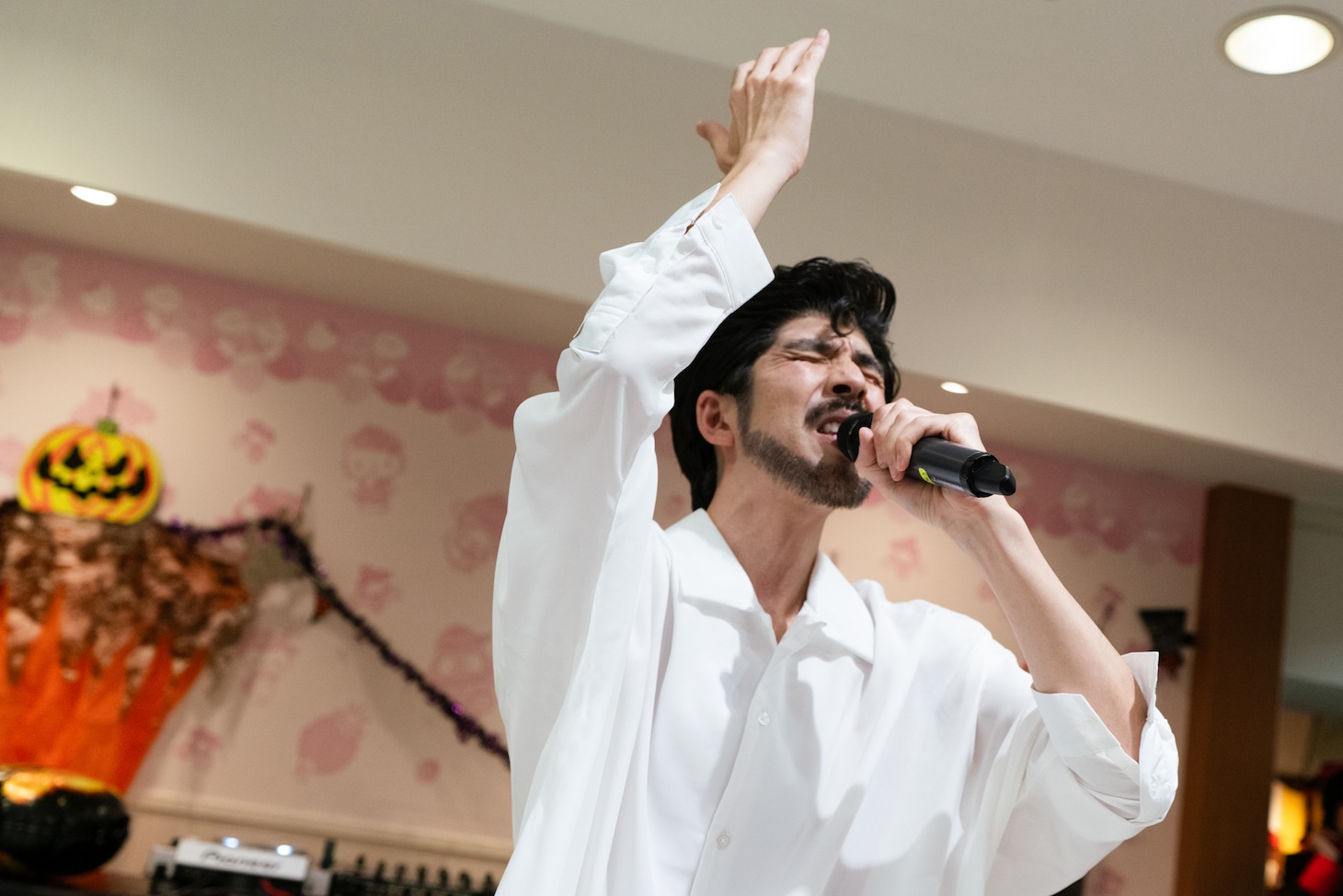 真夜中のモノマネショーより。