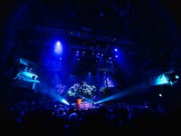 TOKYO世界のライブより。